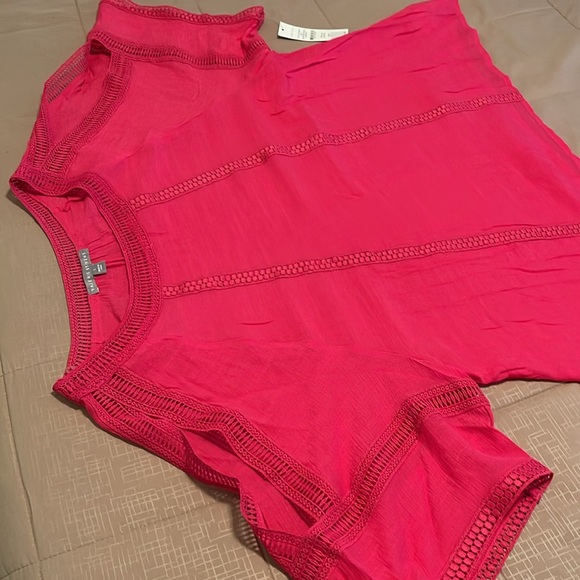 Ladies Hot Pink Top with Slit Sleeves…Beauty and Comfort all in one! - Picture 2 of 11